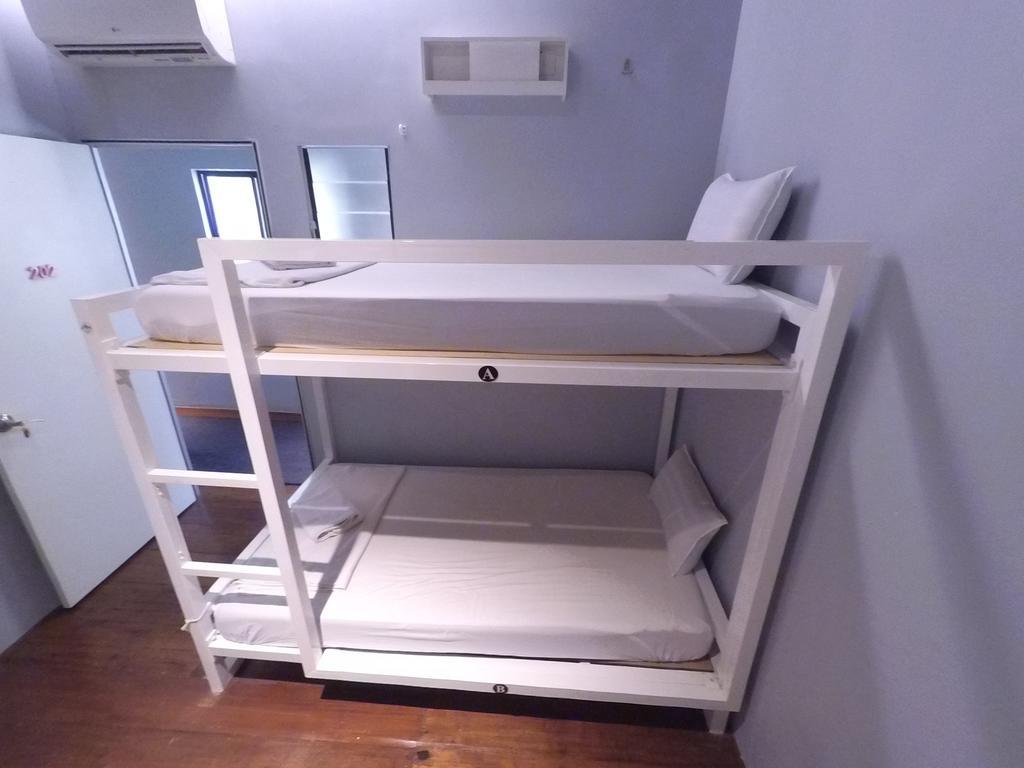 Ryokan Muntri Boutique Hostel Джордж Таун Стая снимка